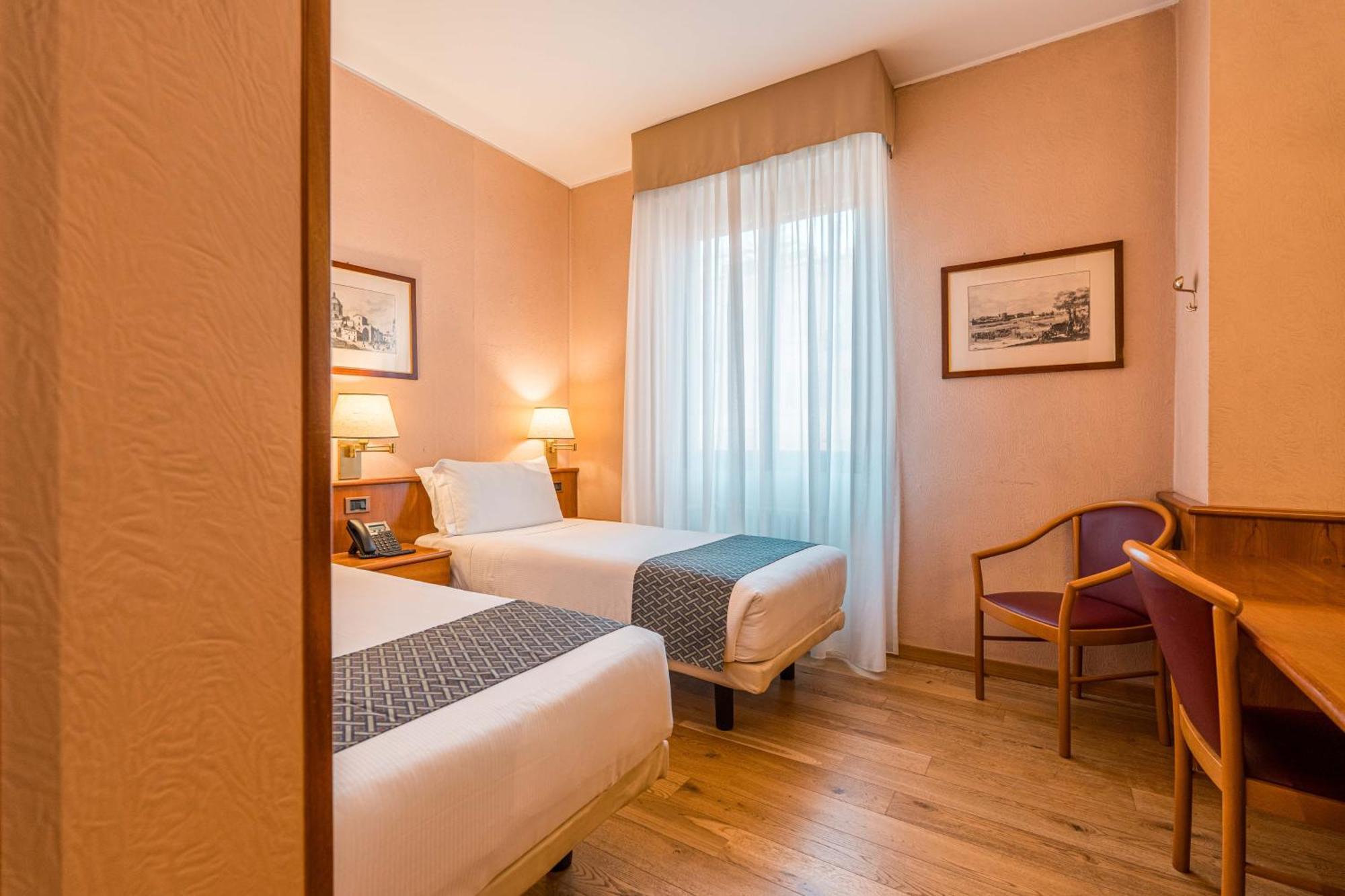 Crystal Hotel Варезе Экстерьер фото
