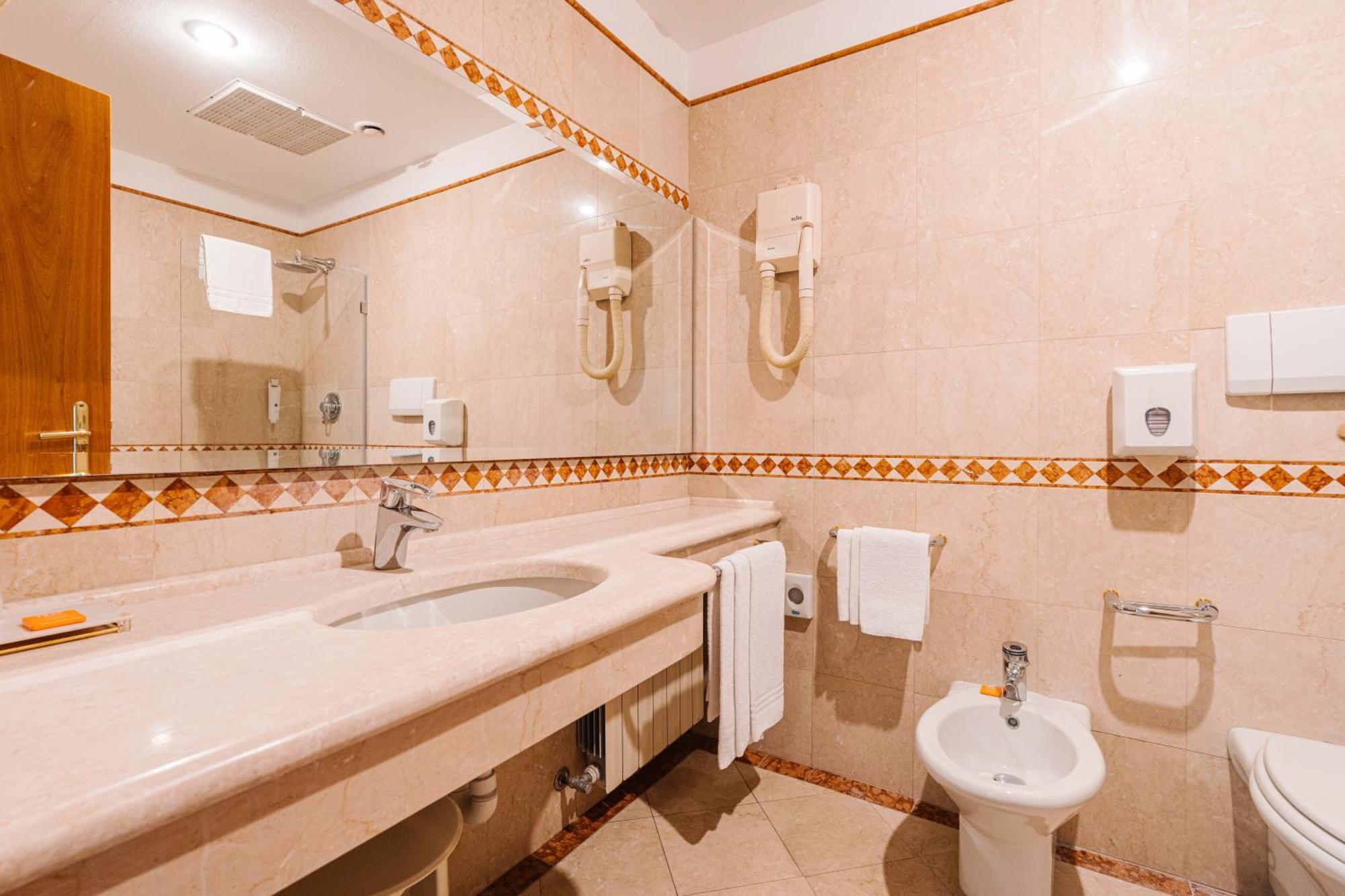 Crystal Hotel Варезе Экстерьер фото