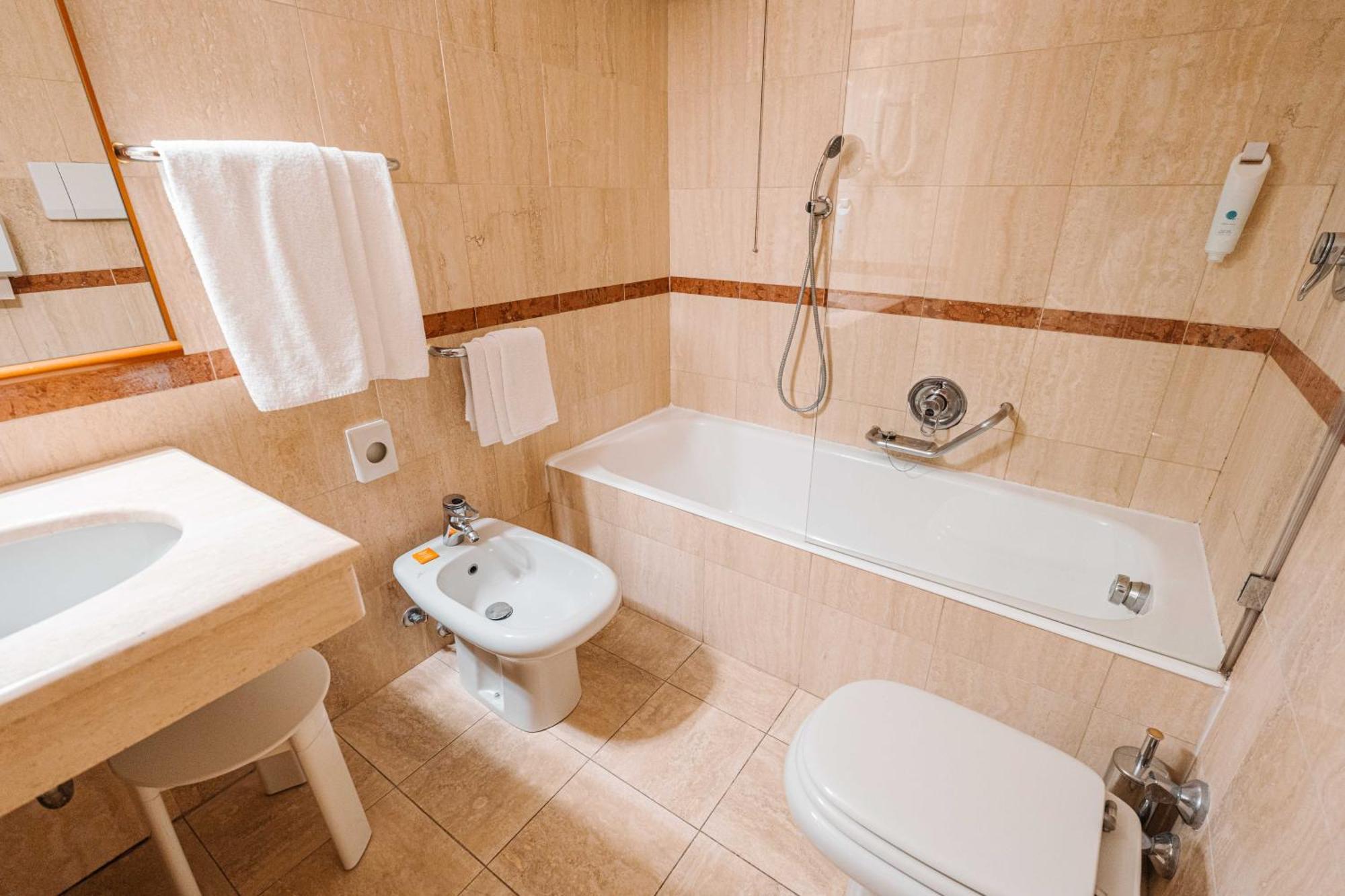 Crystal Hotel Варезе Экстерьер фото