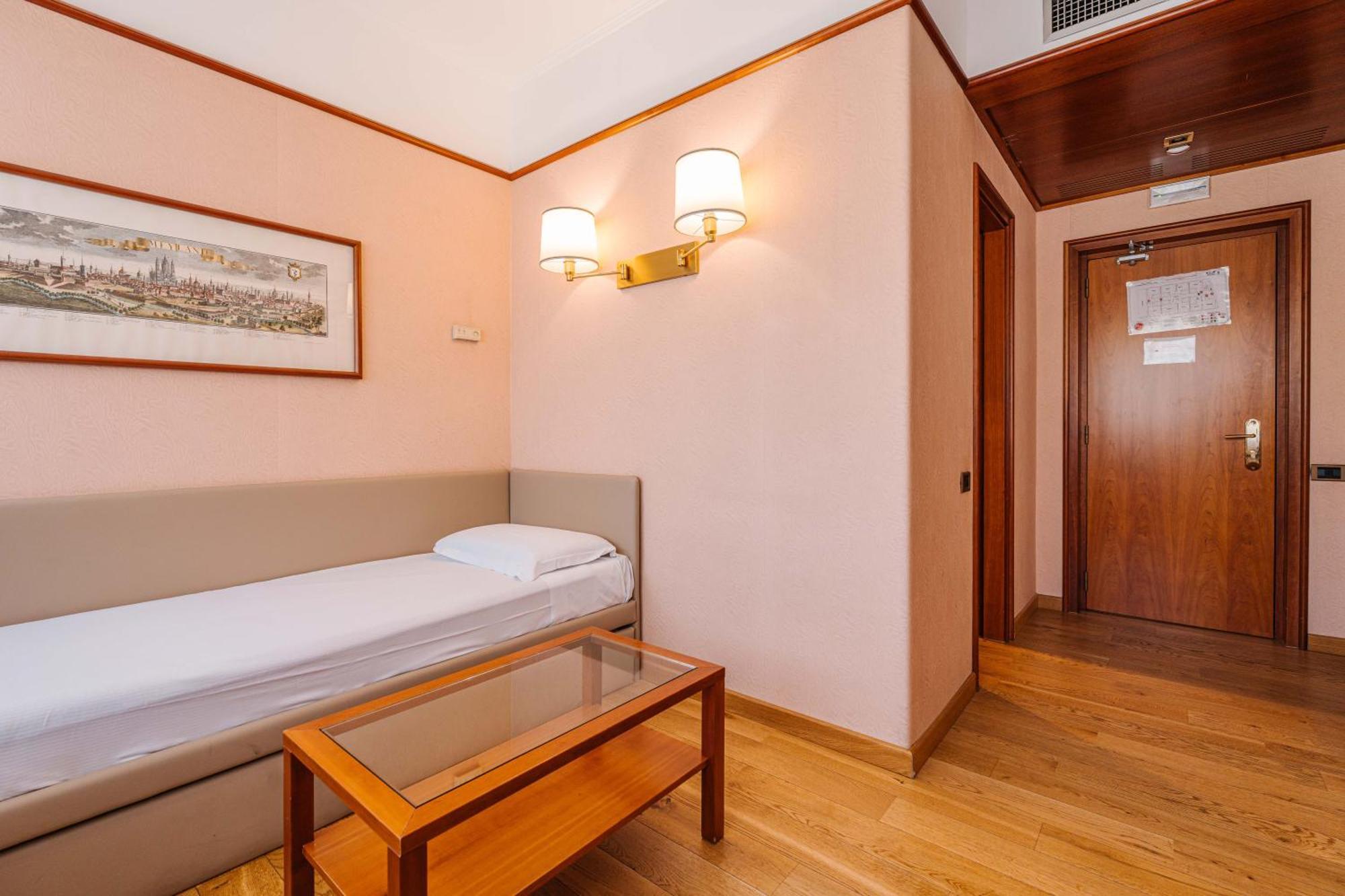 Crystal Hotel Варезе Экстерьер фото