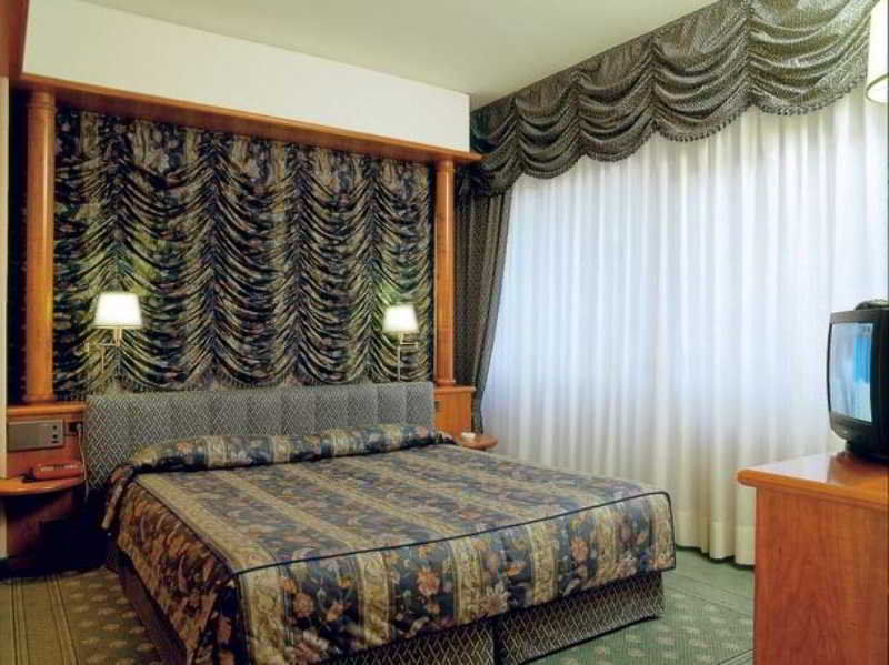 Crystal Hotel Варезе Номер фото